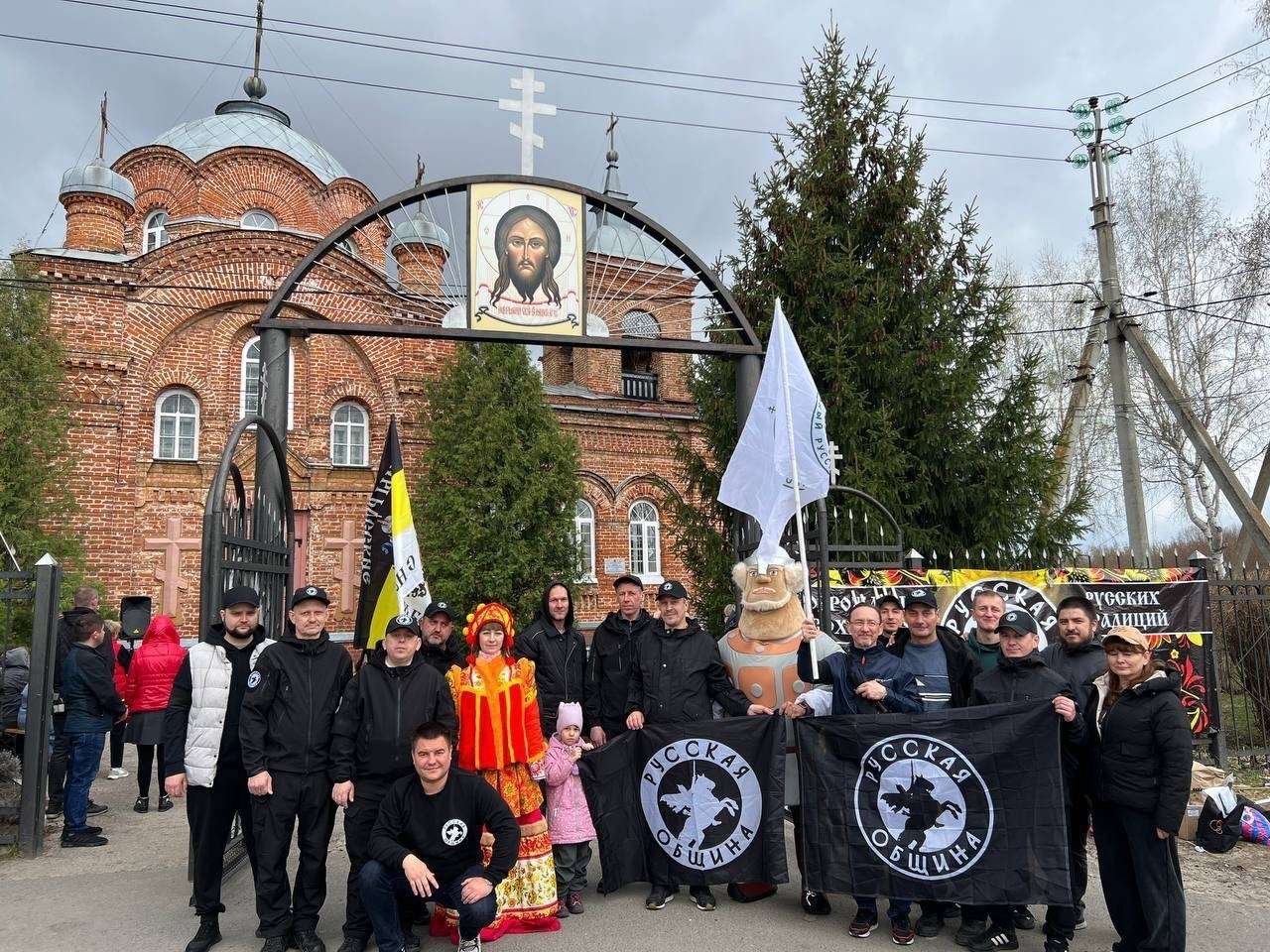 Общинное мероприятие у храма