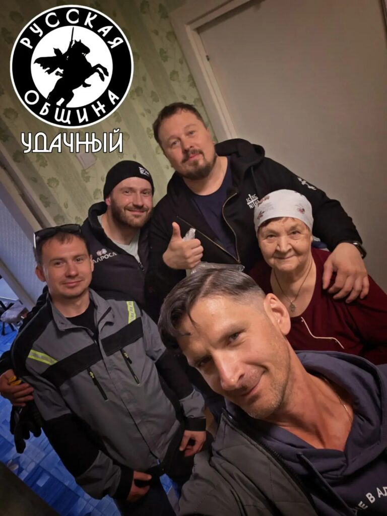 Подробнее о статье ​Волонтеры фондаиз города Удачный (Якутия) продолжает поддерживать пожилых жителей нашего города.